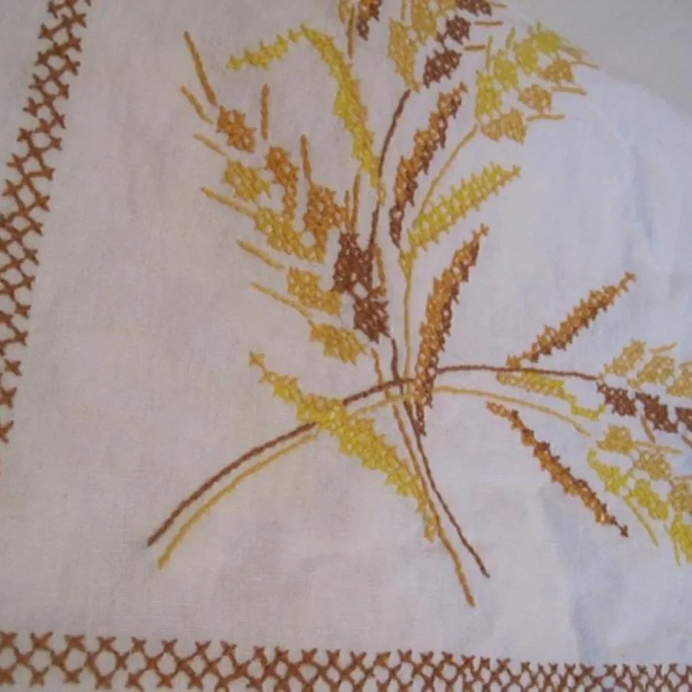 Tablecloth linen embroidery criss cross oats vtg